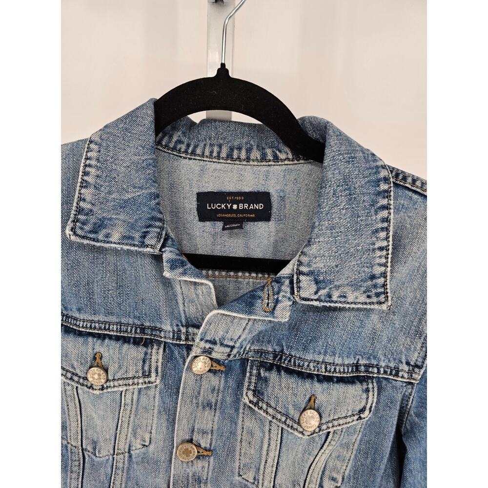 Lucky Brand Womens Sz M denim Blue Jean cropped jacket with a frayed bottom - Picture 2 of 5